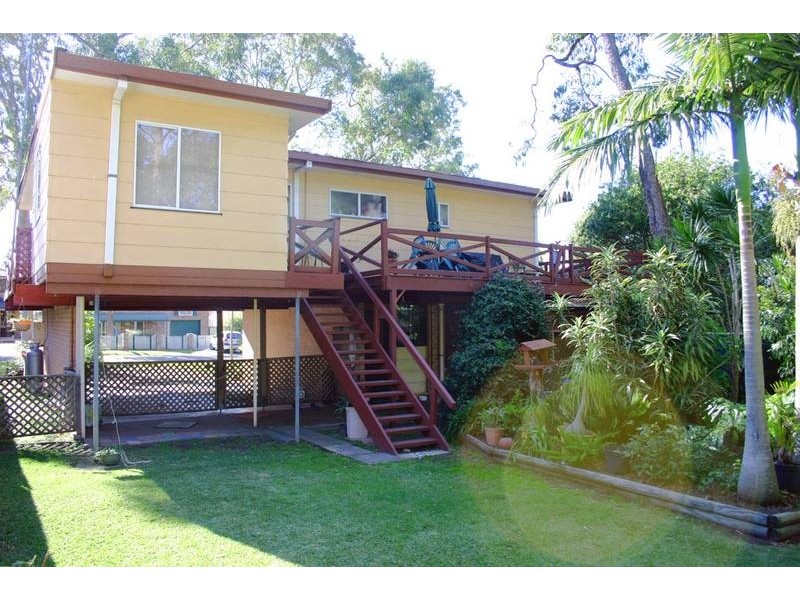 9 Barclay Avenue, Mannering Park NSW 2259