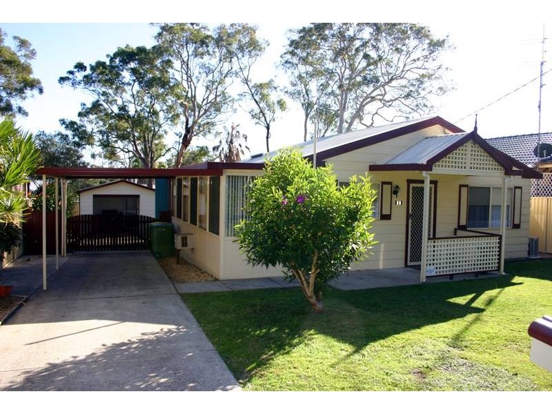 28 Griffith Street, Mannering Park NSW 2259