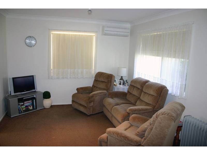 28 Griffith Street, Mannering Park NSW 2259