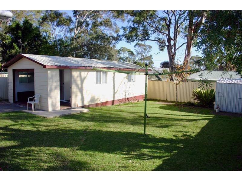 28 Griffith Street, Mannering Park NSW 2259