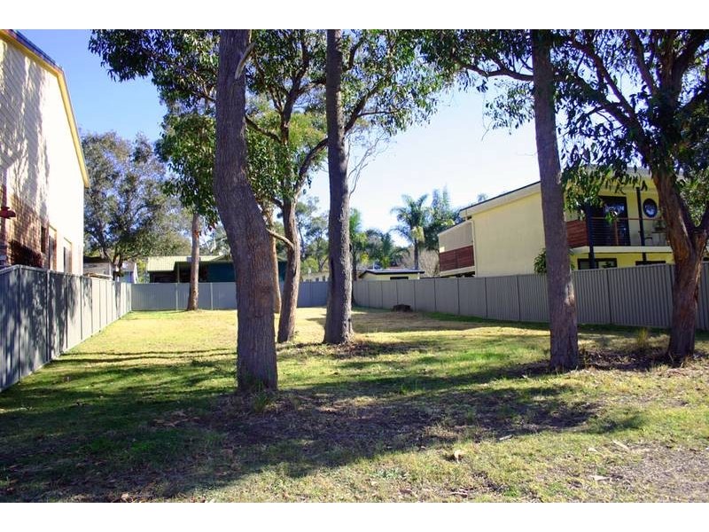 43 Warrina Avenue, Summerland Point NSW 2259