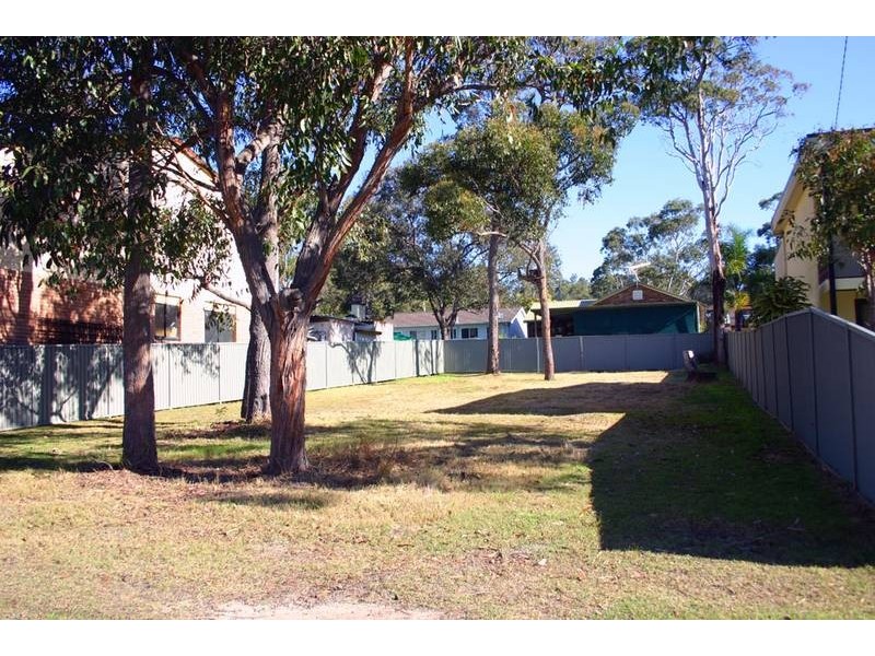 43 Warrina Avenue, Summerland Point NSW 2259