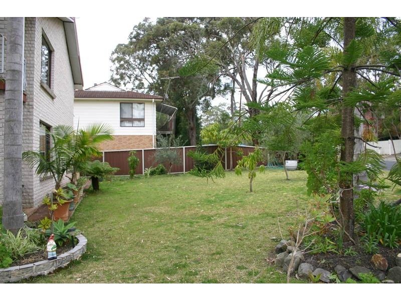 1 Apanie Close, Summerland Point NSW 2259