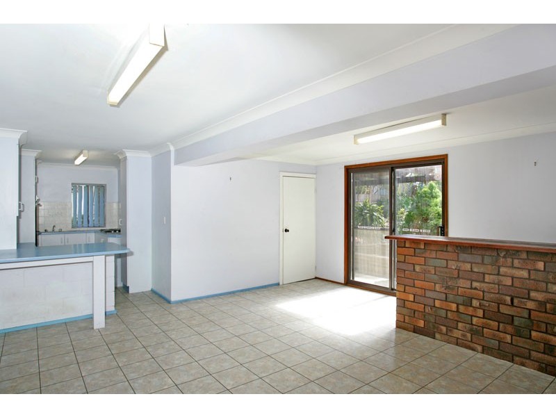 100 Catherine Street, Mannering Park NSW 2259