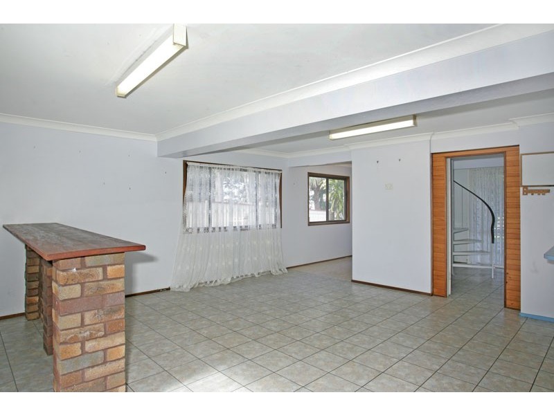 100 Catherine Street, Mannering Park NSW 2259