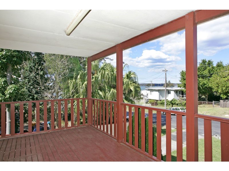 100 Catherine Street, Mannering Park NSW 2259