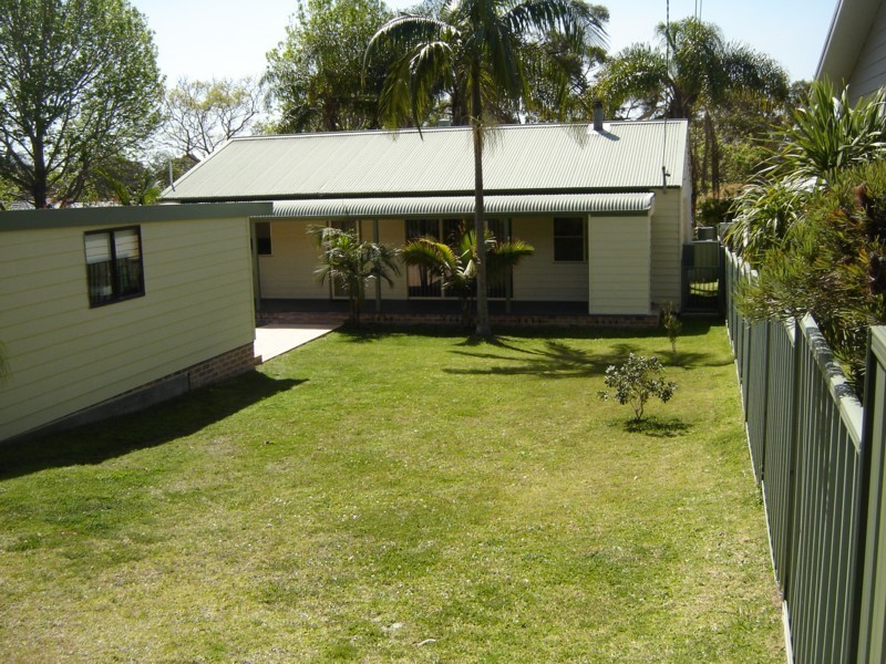 38 Yeramba Road, Summerland Point NSW 2259