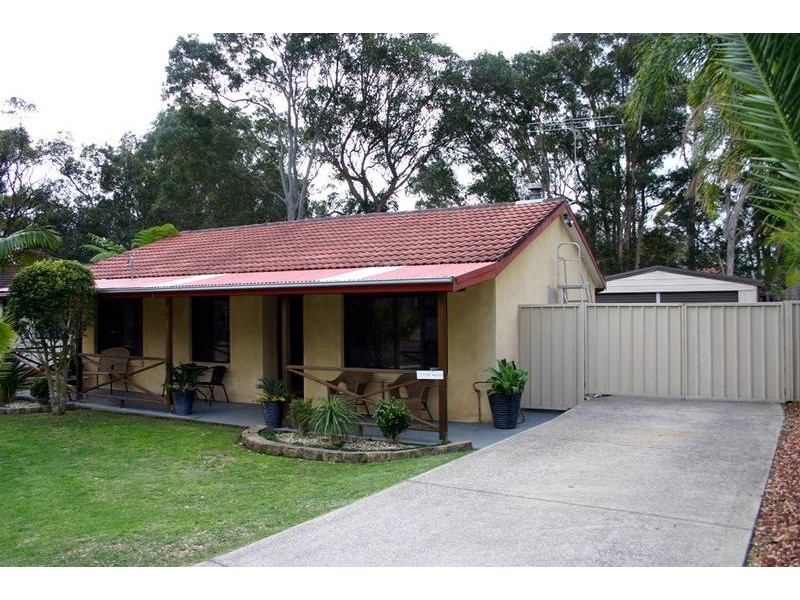 33 Cams Boulevard, Summerland Point NSW 2259