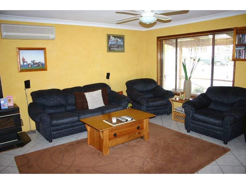 33 Cams Boulevard, Summerland Point NSW 2259