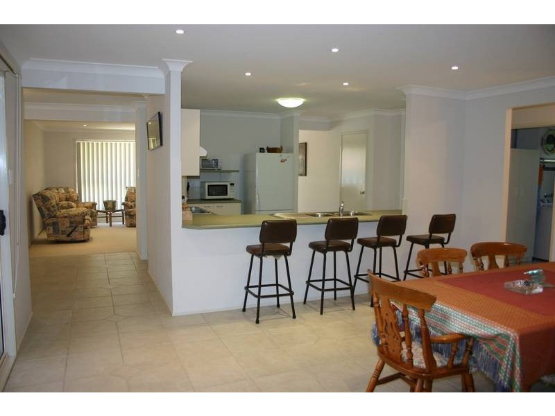 36 Tradewinds Avenue, Summerland Point NSW 2259