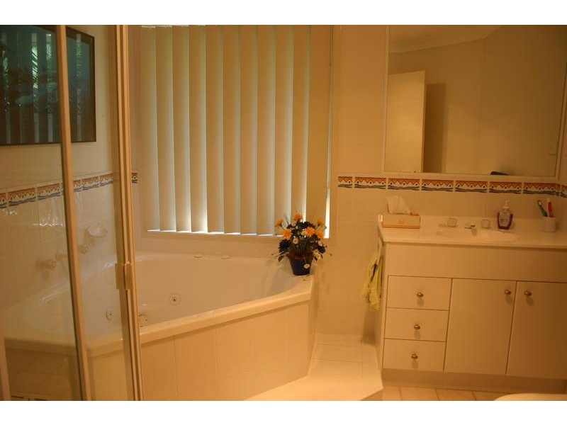 36 Tradewinds Avenue, Summerland Point NSW 2259