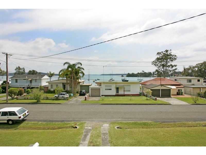 16 Kullaroo Road, Summerland Point NSW 2259