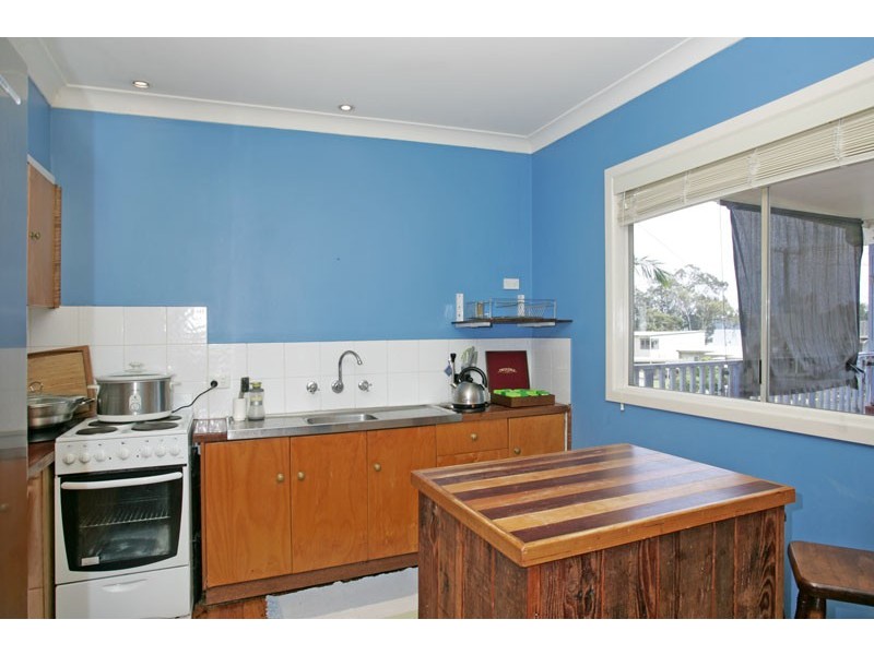 16 Kullaroo Road, Summerland Point NSW 2259