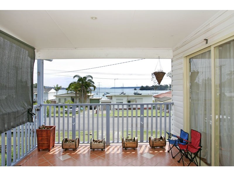 16 Kullaroo Road, Summerland Point NSW 2259
