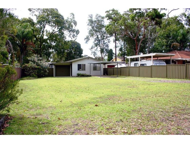 8 Tarwarri Road, Summerland Point NSW 2259