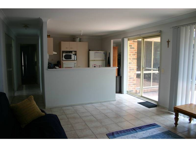 33 Murrumbong Road, Summerland Point NSW 2259