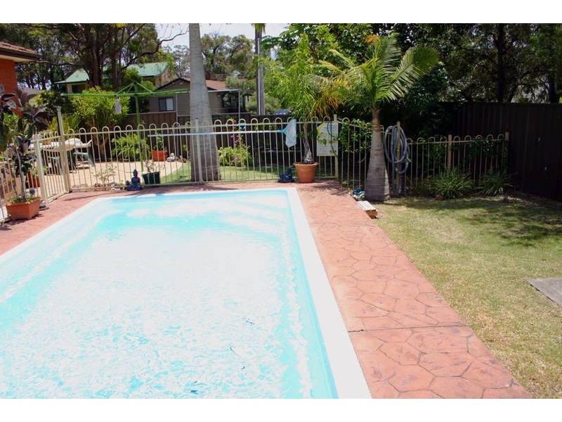 2 Warrina Avenue, Summerland Point NSW 2259