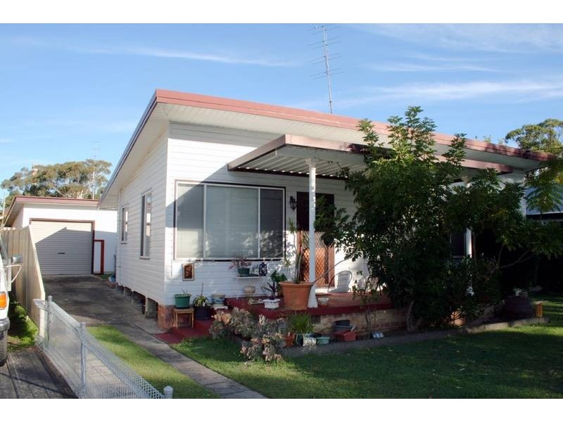 39 Dunvegan Street, Mannering Park NSW 2259