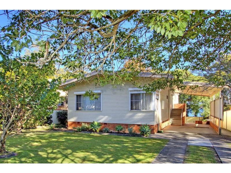 17 Macquarie Road, Mannering Park NSW 2259