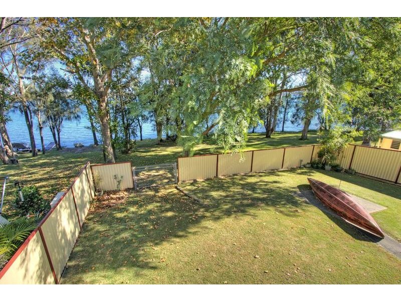 17 Macquarie Road, Mannering Park NSW 2259
