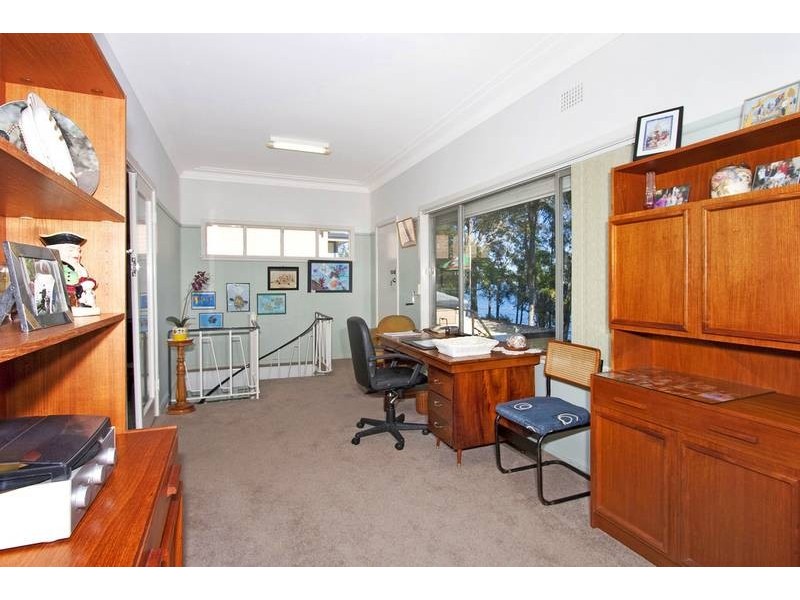 17 Macquarie Road, Mannering Park NSW 2259