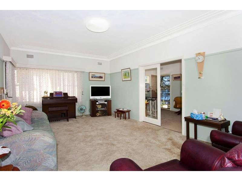 17 Macquarie Road, Mannering Park NSW 2259