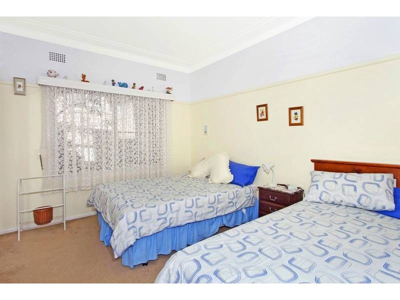 17 Macquarie Road, Mannering Park NSW 2259