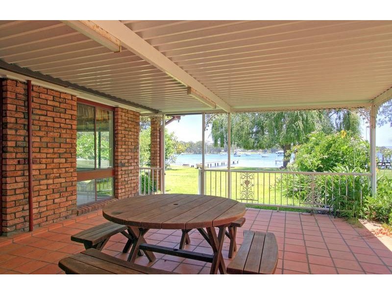 26 Gordon Avenue, Summerland Point NSW 2259
