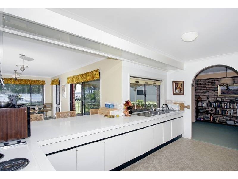 26 Gordon Avenue, Summerland Point NSW 2259