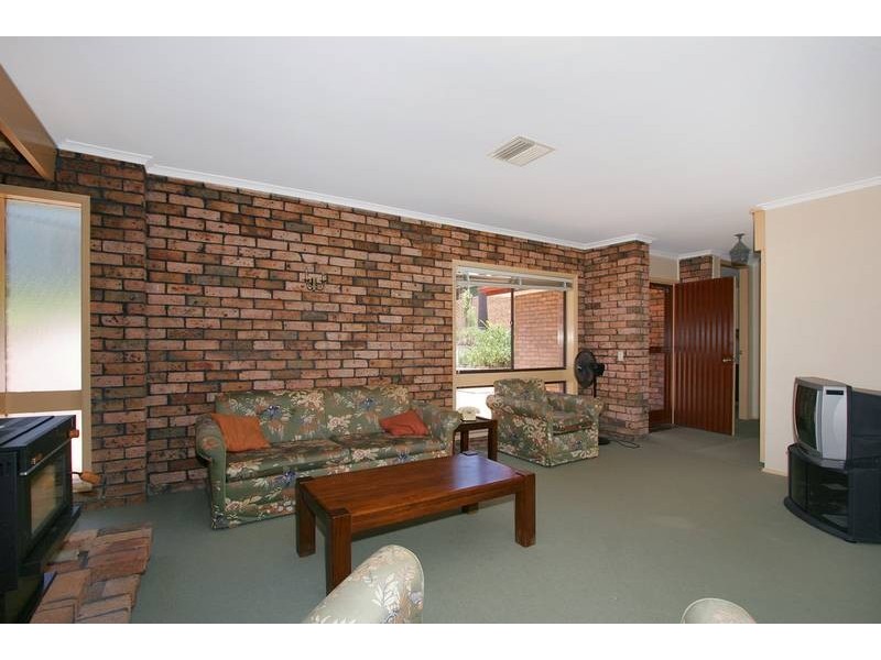 26 Gordon Avenue, Summerland Point NSW 2259