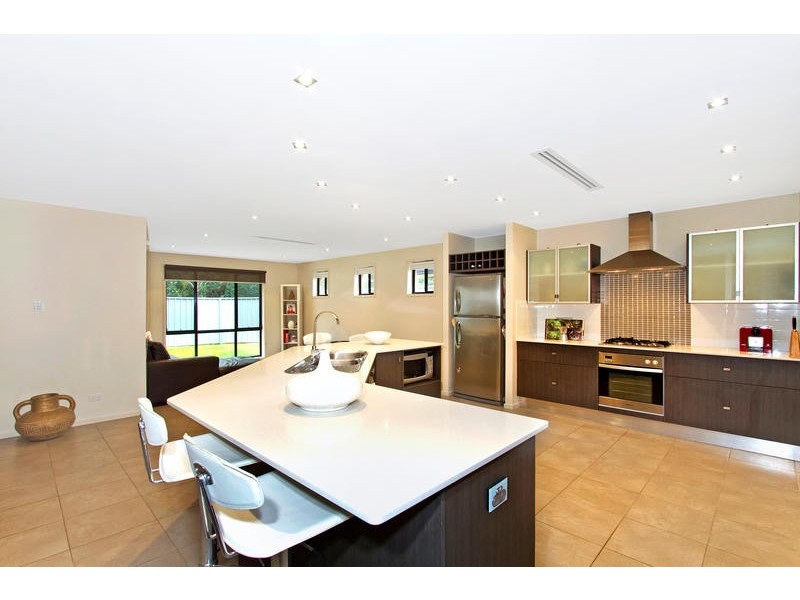 10 Illawong Road, Summerland Point NSW 2259