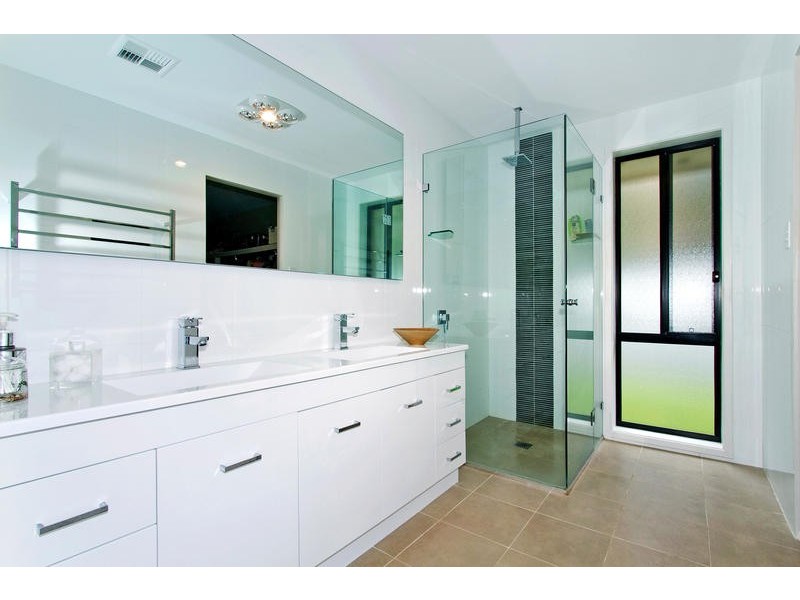 10 Illawong Road, Summerland Point NSW 2259