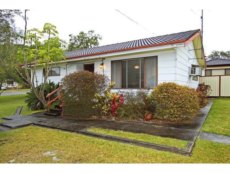 77 Cams Boulevard, Summerland Point NSW 2259