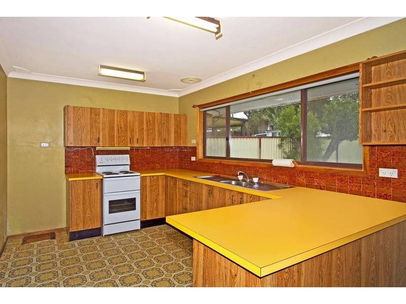 77 Cams Boulevard, Summerland Point NSW 2259