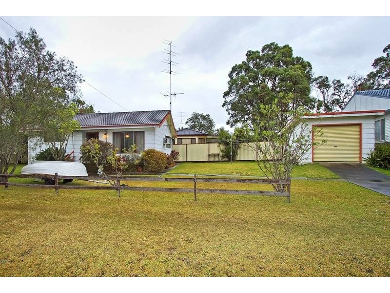 77 Cams Boulevard, Summerland Point NSW 2259