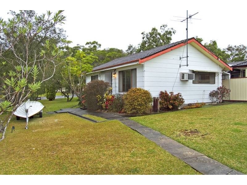 77 Cams Boulevard, Summerland Point NSW 2259