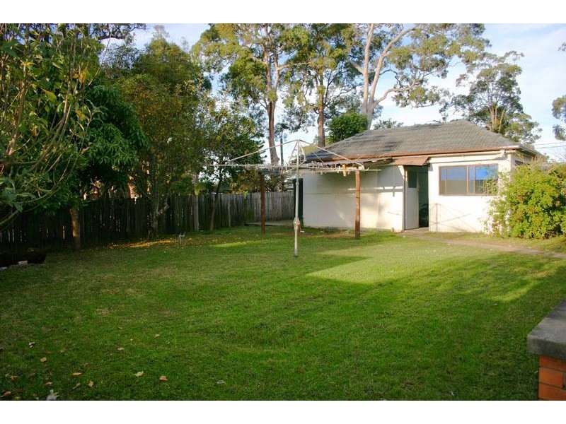 4 Harwood Close, Mannering Park NSW 2259