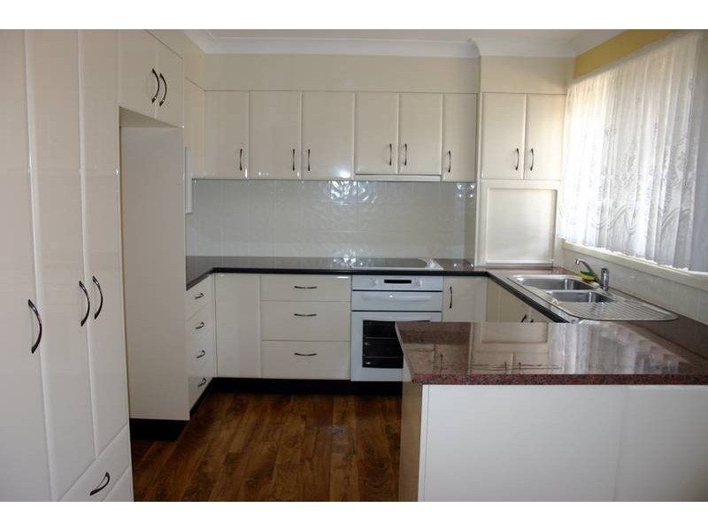 13 Kevin Street, Mannering Park NSW 2259