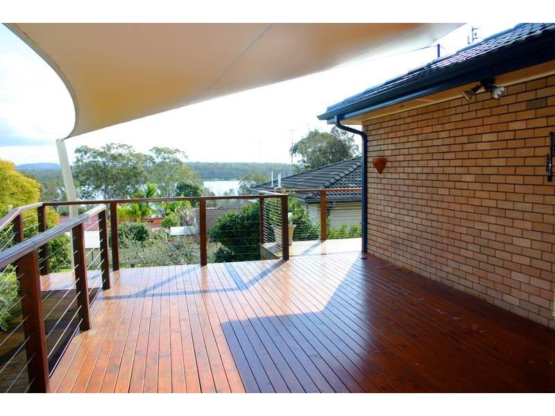 13 Kevin Street, Mannering Park NSW 2259