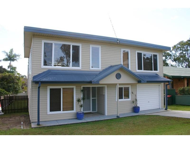 8 Greenway Avenue, Mannering Park NSW 2259