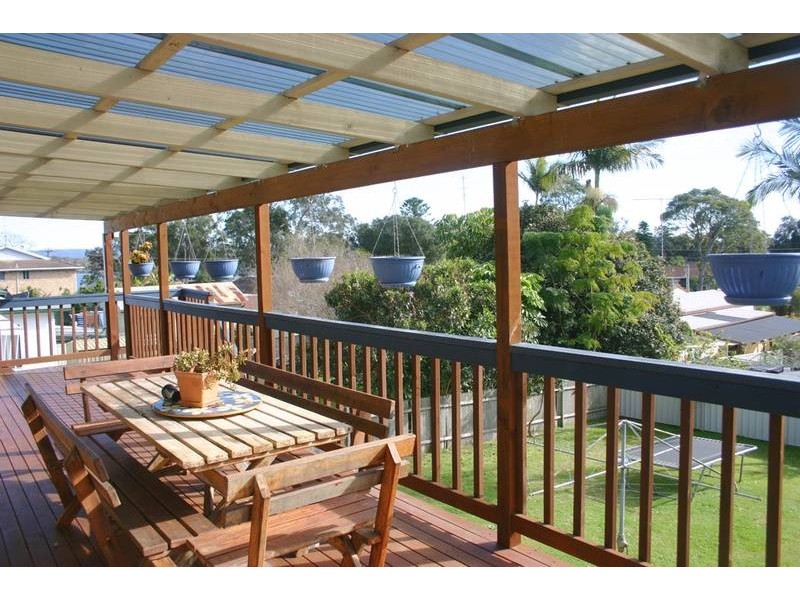 8 Greenway Avenue, Mannering Park NSW 2259