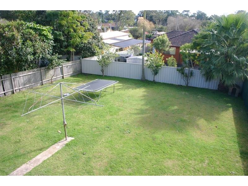 8 Greenway Avenue, Mannering Park NSW 2259