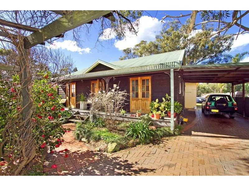 4 Dale Avenue, Chain Valley Bay NSW 2259