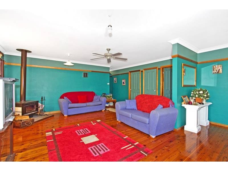 4 Dale Avenue, Chain Valley Bay NSW 2259