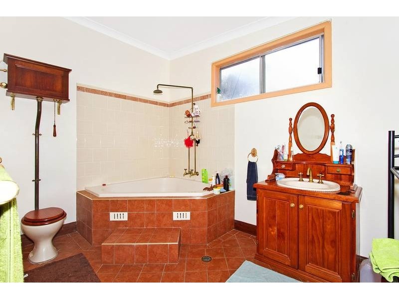 4 Dale Avenue, Chain Valley Bay NSW 2259