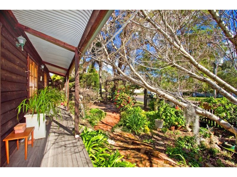 4 Dale Avenue, Chain Valley Bay NSW 2259