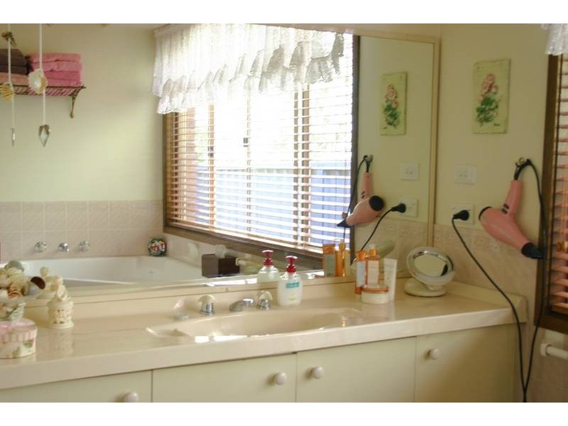 2 Ginganup Road, Summerland Point NSW 2259