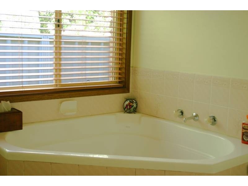 2 Ginganup Road, Summerland Point NSW 2259