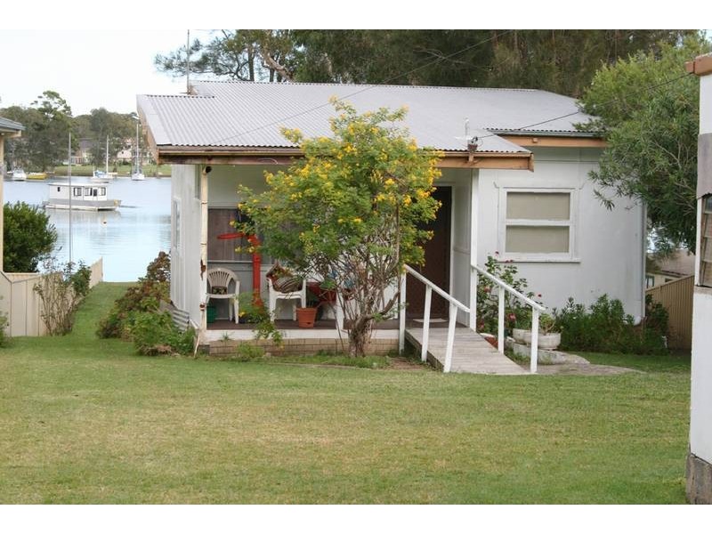 40 Gordon Avenue, Summerland Point NSW 2259