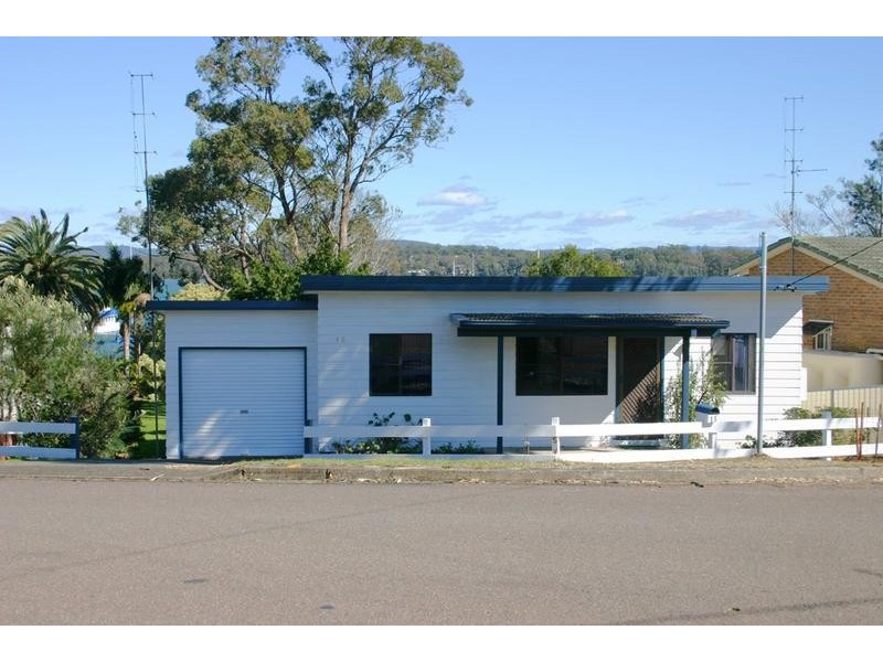 13 The Cut, Mannering Park NSW 2259